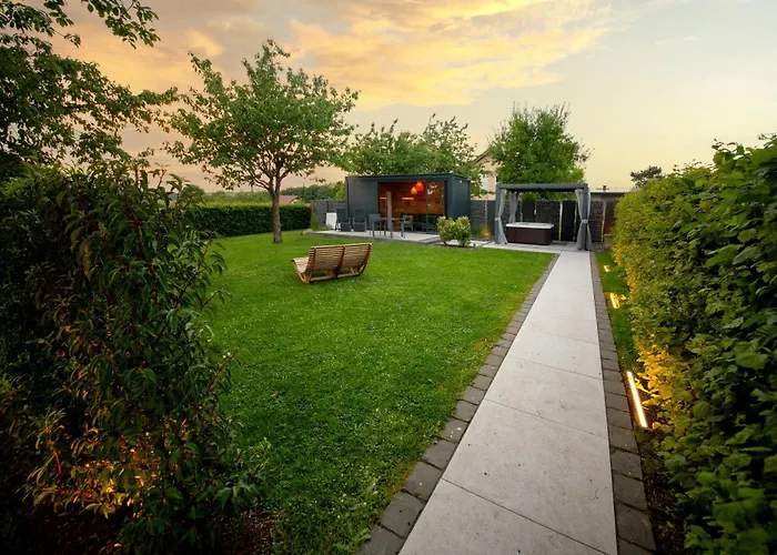 Holiday home Eifelturmsuite Utscheid