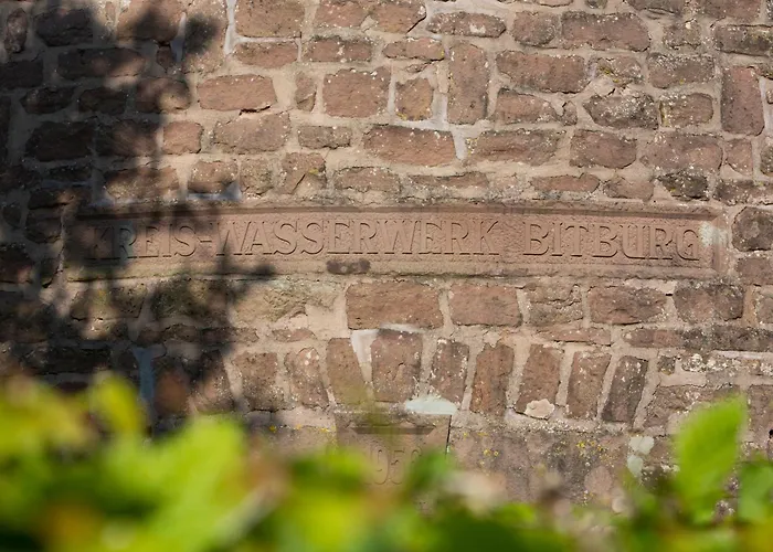 Holiday home Eifelturmsuite Utscheid