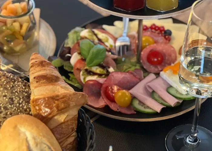 Holiday home Eifelturmsuite Utscheid